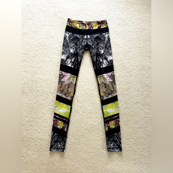 WITH (Wear it to heart) multicolored print yoga leggings - size M - Picture 2 of 5